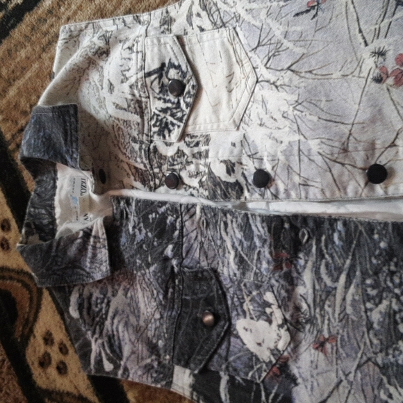 Vest - Picture 12 of 13